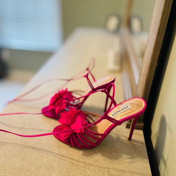 Steve Madden Pink Strappy Heels with Flower Detail. - Picture 2 of 5